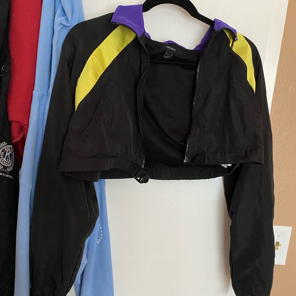 Cropped windbreaker